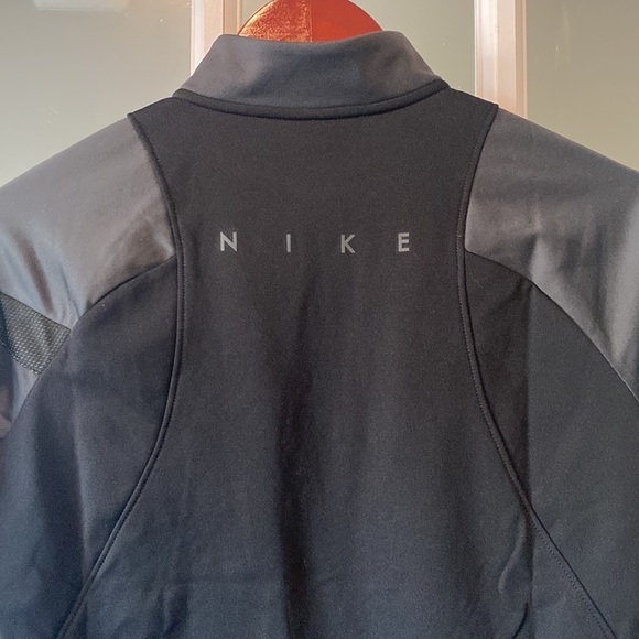 Nike Dri-Fit Pull Over - Picture 4 of 6